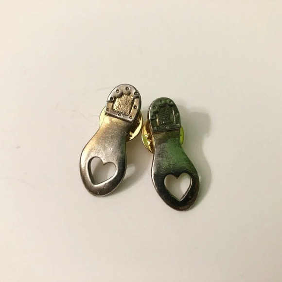 Vintage Shoe Sole Feet Pins 1  Inch Size - Picture 8 of 11